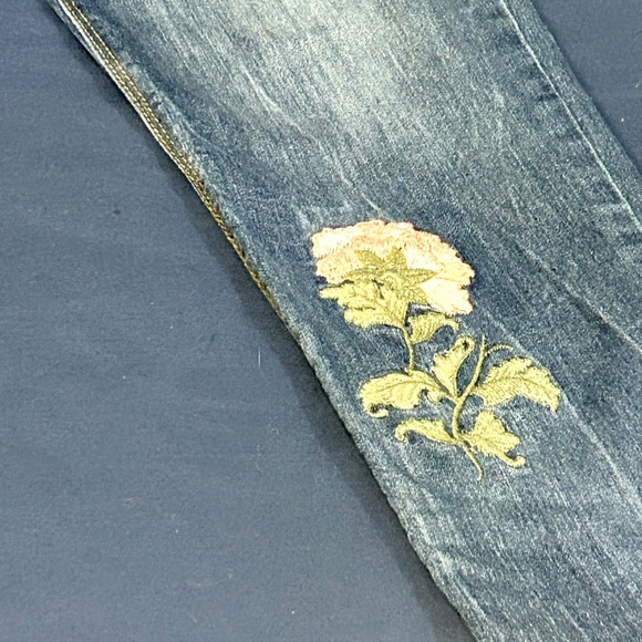 Code Bleu Gracie Bestie Jeans w/Flowers, size 6 - Picture 3 of 10